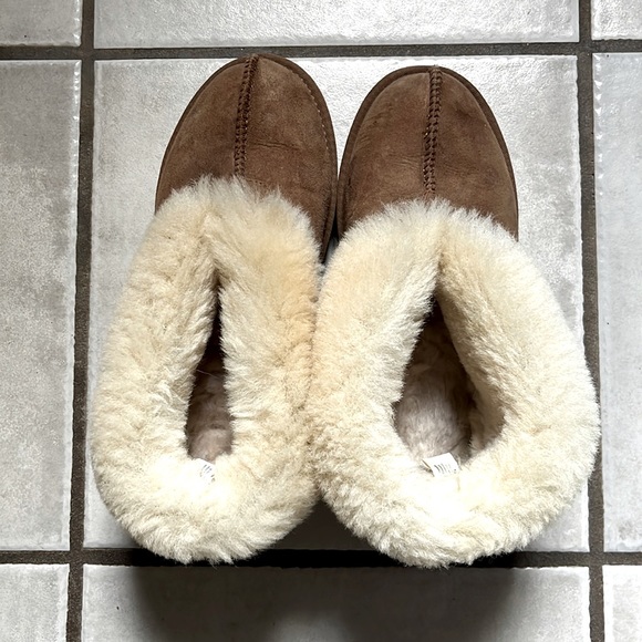 NukNuuk Slippers - Picture 1 of 4